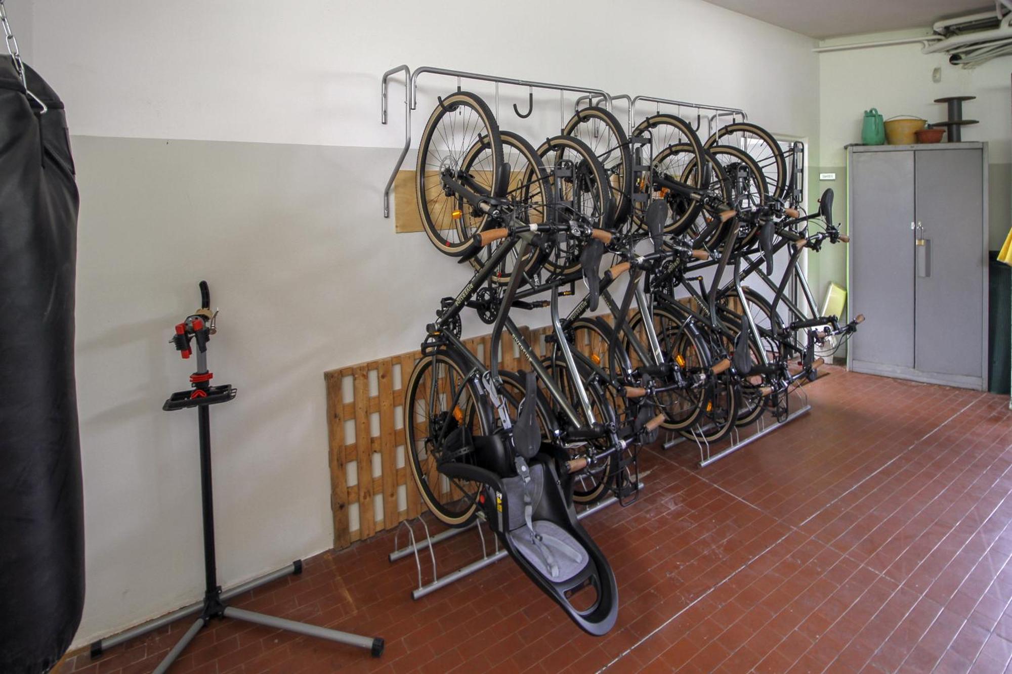 La Cordata Accommodation - Woodhouse Bike Hotel 시니셀로발사모 외부 사진